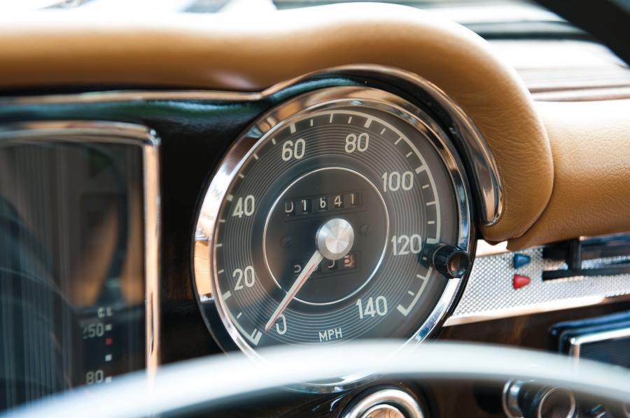  Mercedes-Benz 280 SL Roadster 1971 года  (фото 9 из 19)